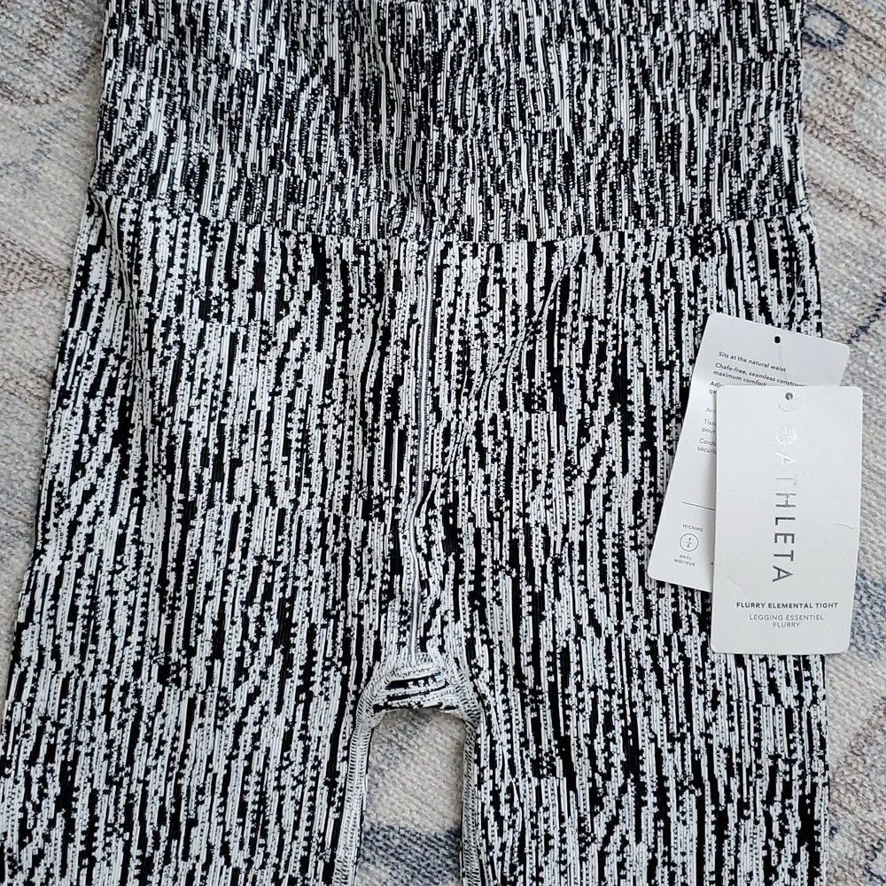 NWT Athleta Flurry Elemental Tight Leggings Black/White SzS